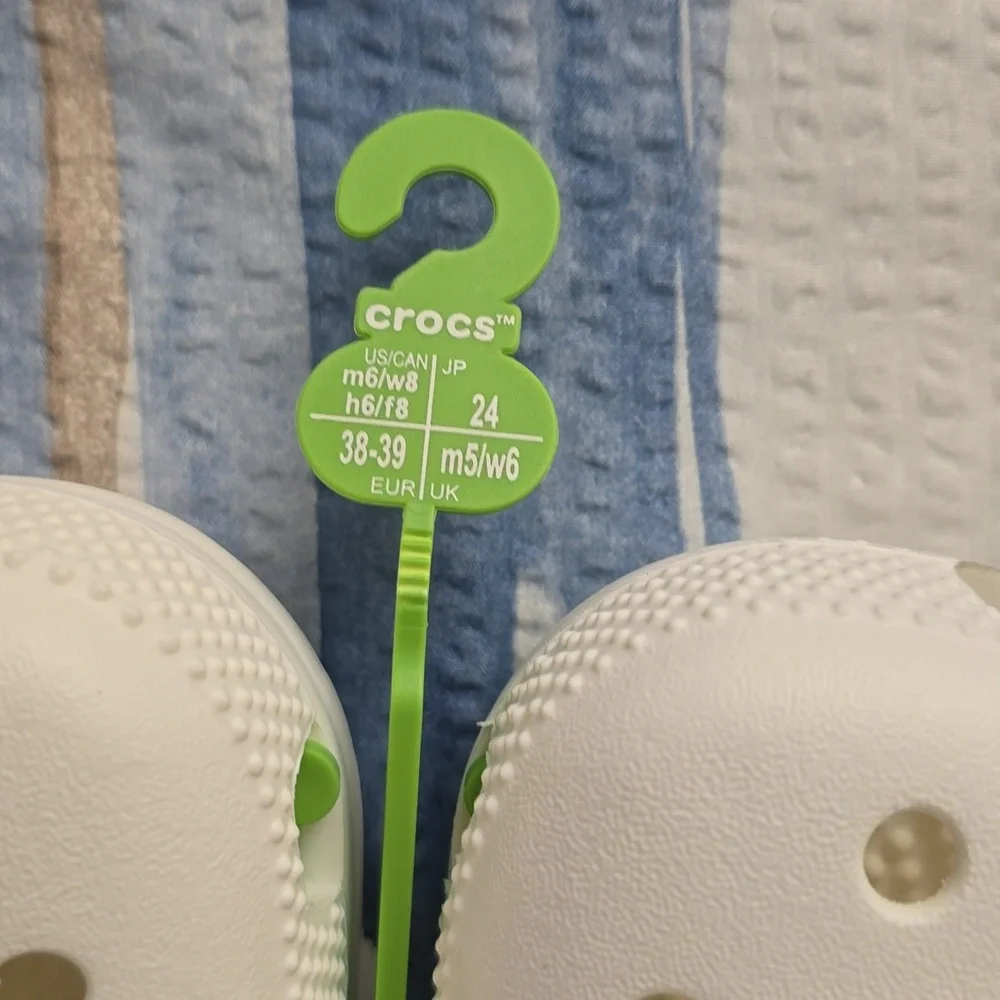 CROCS Classic Unisex Clogs in White Size 8 Womens Size 6 Mens - Picture 4 of 5